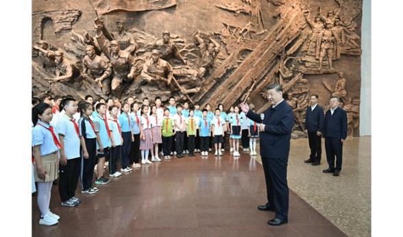 ="习近平在山西考察时强调：努力在推动资源型经济转型发展上迈出新步伐